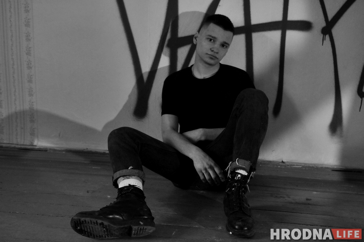 Галерея одного дня: молодые художники выставились в пустой квартире в центре Гродно Галерея одного дня: молодые художники выставились в пустой квартире в центре Гродно