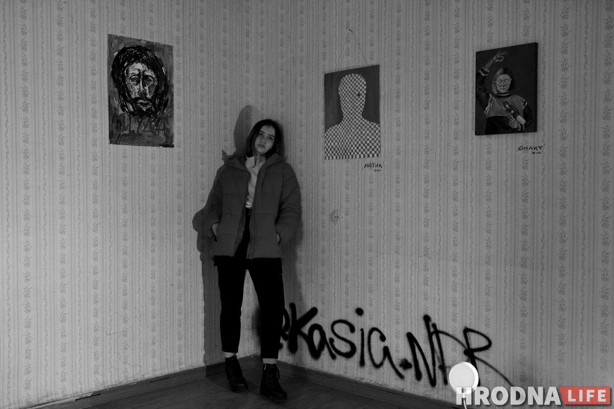 Галерея одного дня: молодые художники выставились в пустой квартире в центре Гродно Галерея одного дня: молодые художники выставились в пустой квартире в центре Гродно