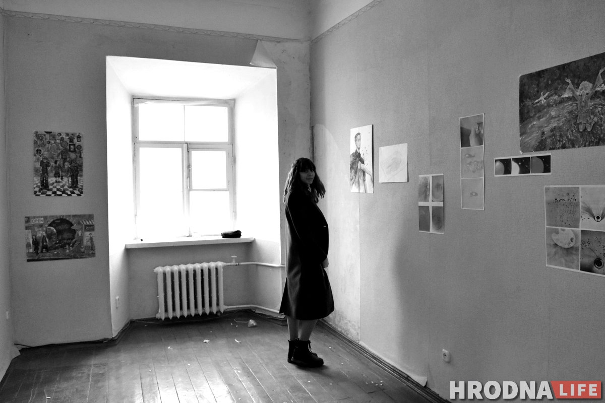 Галерея одного дня: молодые художники выставились в пустой квартире в центре Гродно Галерея одного дня: молодые художники выставились в пустой квартире в центре Гродно