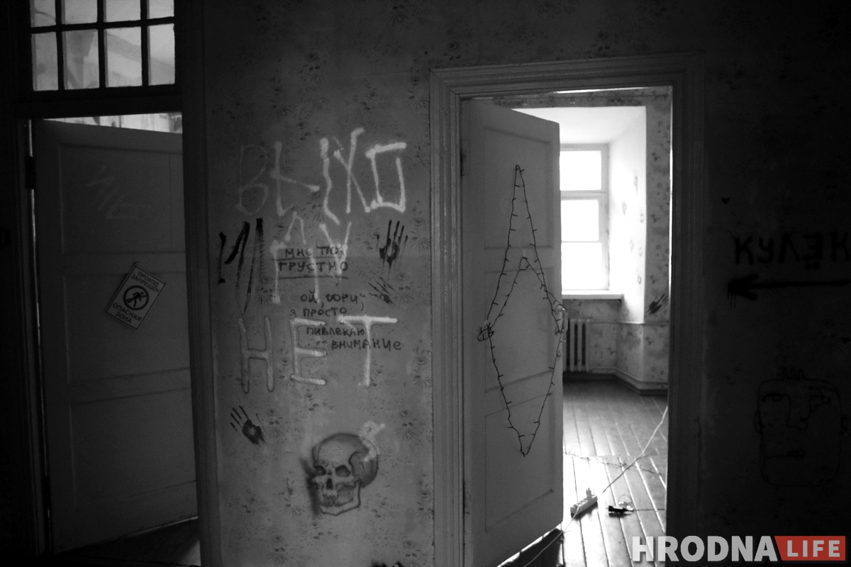 Галерея одного дня: молодые художники выставились в пустой квартире в центре Гродно Галерея одного дня: молодые художники выставились в пустой квартире в центре Гродно