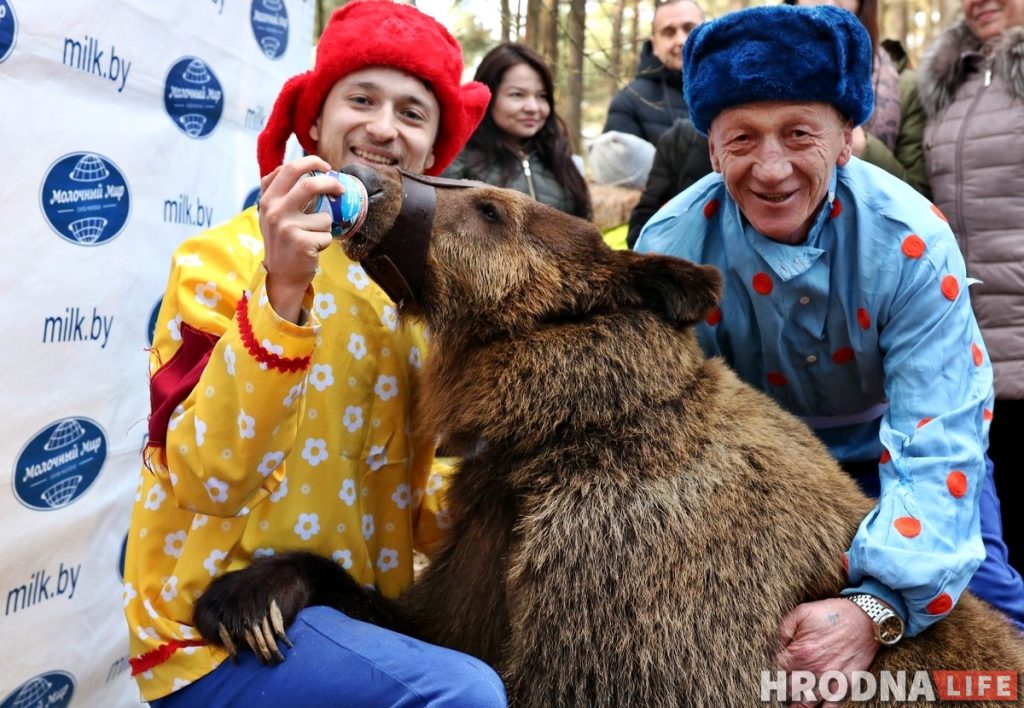 С блинами и медведицей: в Гродно провели зиму массовыми гуляниями в Пышках С блинами и медведицей: в Гродно провели зиму массовыми гуляниями в Пышках