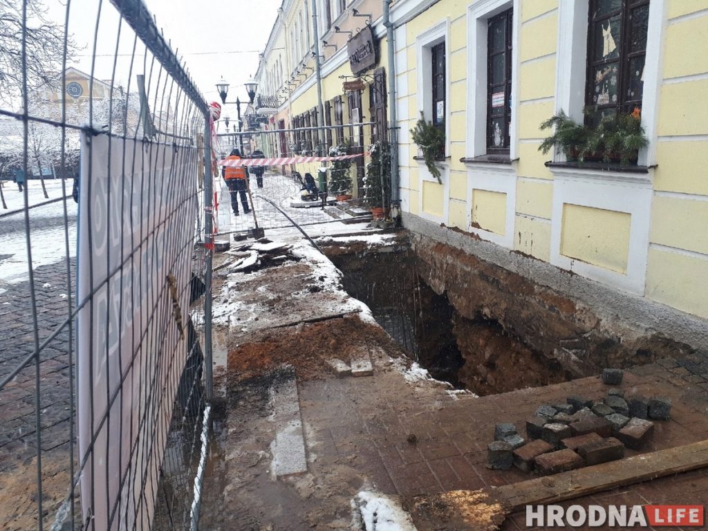 Новый вход - современное решение». Кто разрешил копать и пробивать стену в  старинном подвале на Советской?