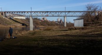 «Обещали с 1958-го». История Лукиничны, которая дождалась переселения, и ее последнего дома на Немане