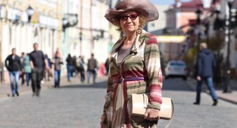 «Скучаю по танцам и прогулкам в Пышках». Самая модная гродненка потеряла зрение и переехала в Смоленск