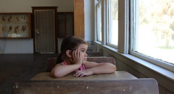 Учителя: «Приказали, чтобы после выходных все дети вернулись в школы». Как аттестуют тех, кто остается дома