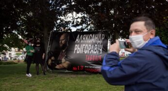 «Дапамажы Рыгоравічу». Алесь Таболич собрал в Гродно почти 200 подписей