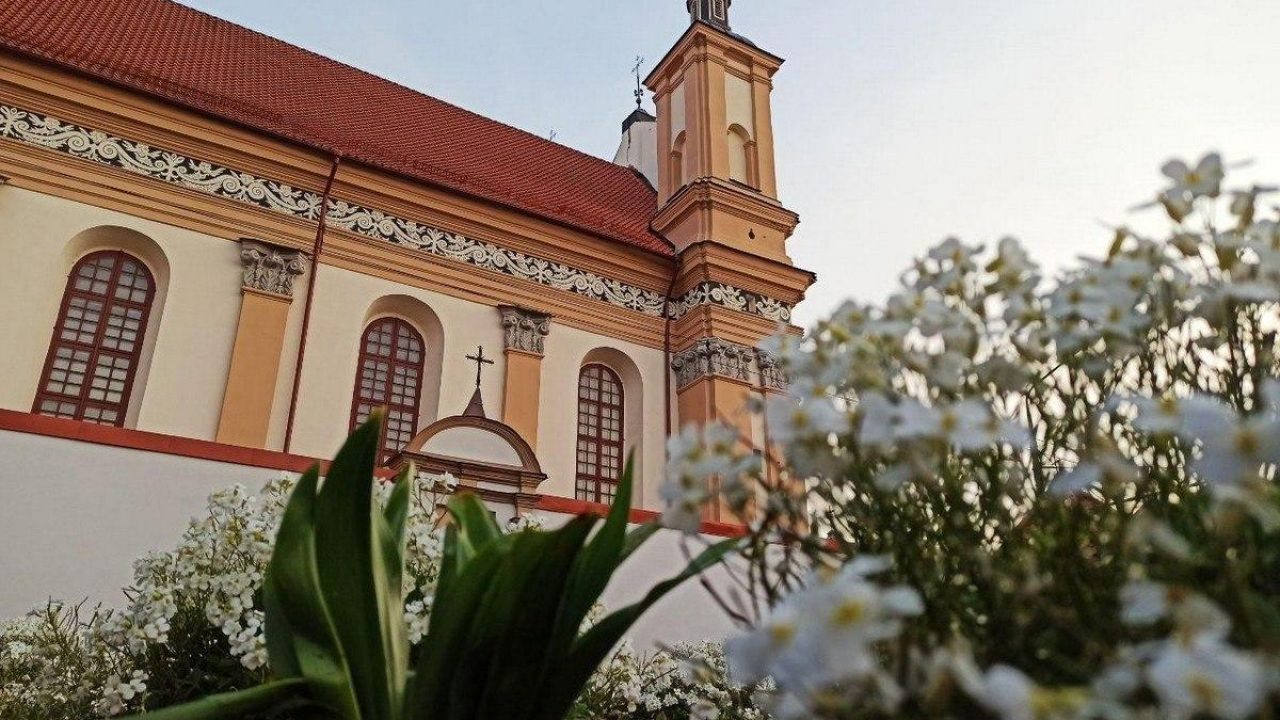 С нуля по старым фотографиям: в Гродно восстанавливают алтарь XVII века