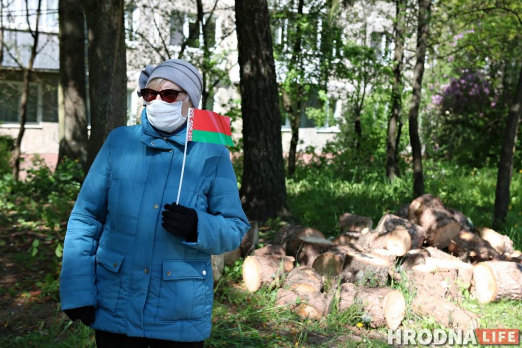 «Это наш район и наши деревья». Жители Горького недовольны вырубкой во дворе
