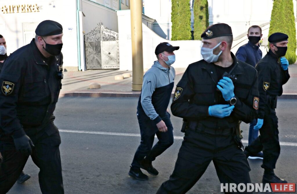 «Я был влюблен в Лукашенко - теперь его ненавижу». Гродненец рассказал, как задерживали его сына «Я был влюблен в Лукашенко - теперь его ненавижу». Гродненец рассказал, как задерживали его сына