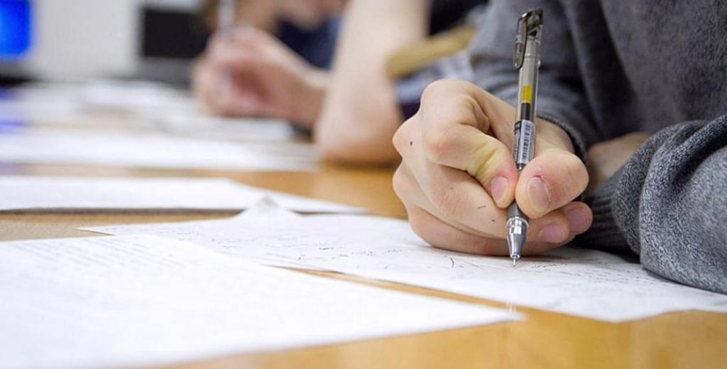 В Беларуси переносят сроки вступительной кампании. Насчет выпускных будут решать в школах В Беларуси переносят сроки вступительной кампании. Насчет выпускных будут решать в школах