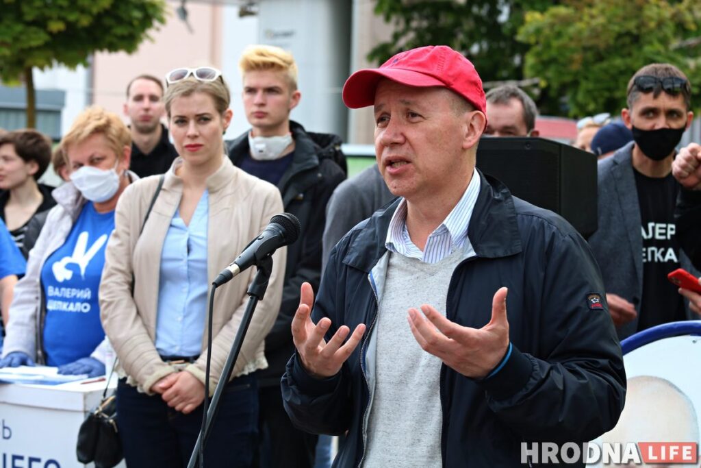 "Президент - не бог и не царь". Что Валерий Цепкало говорил на пикете в Гродно "Президент - не бог и не царь". Что Валерий Цепкало говорил на пикете в Гродно