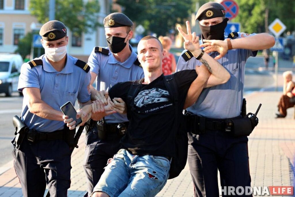 В Гродно прошла очередная акция солидарности: несколько человек задержали