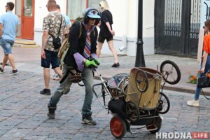 «С детства мечтал переплюнуть Юдашкина». Как гродненец одевается из папиного шкафа «С детства мечтал переплюнуть Юдашкина». Как гродненец одевается из папиного шкафа