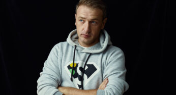 «Даже самый глупый из милиционеров не хочет быть злодеем». Дмитрий Навоша, — о том, почему именно сейчас важно говорить про беспредел в Беларуси