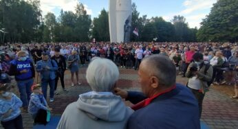 ФОТО: в Гродно прошел первый агитационный пикет за Тихановскую