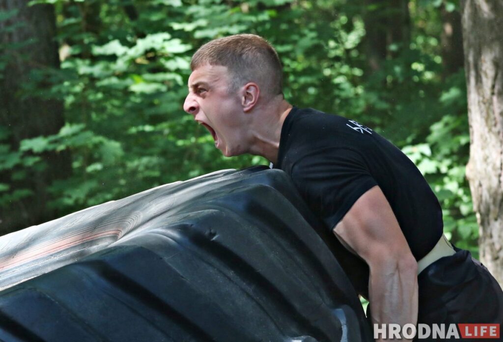 Гродненец установил мировой рекорд в переворачивании покрышки. Осталось его зарегистрировать мировой рекорд в переворачивании покрышки