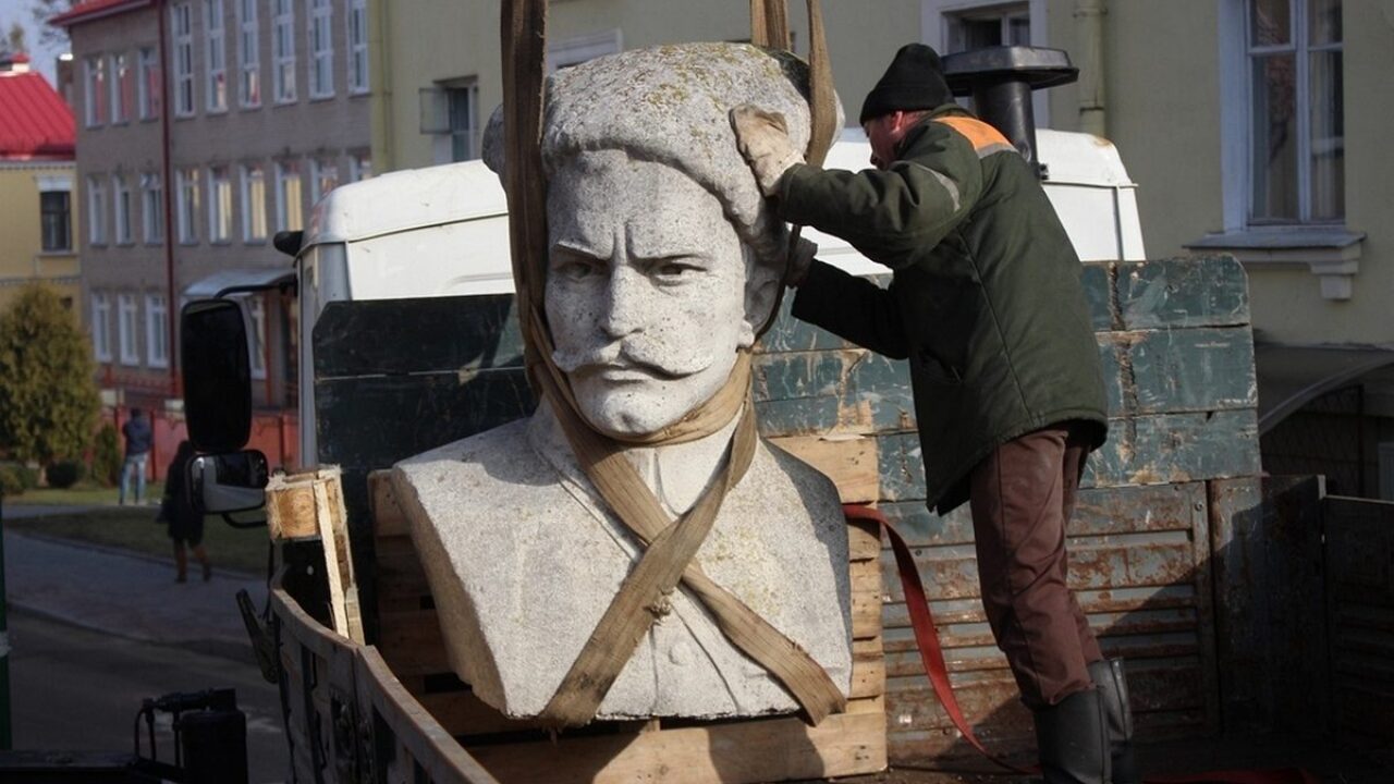 Потомки Чапаева просят Лукашенко передать в Россию демонтированный в Гродно  памятник