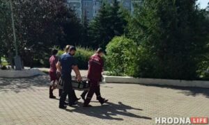 Наблюдателя вынесли с участка на носилках: ему стало плохо после беседы с председателем комиссии Наблюдателя вынесли с участка на носилках: ему стало плохо после беседы с председателем комиссии