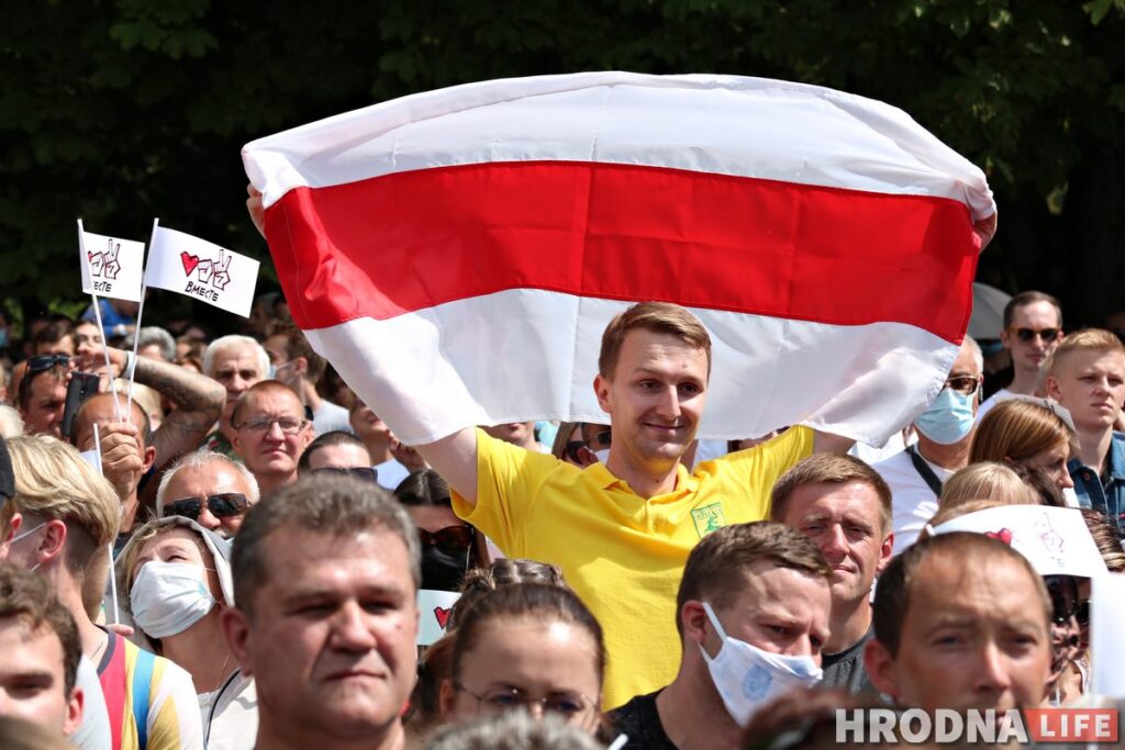 ФОТО: Почти 10 тысяч гродненцев пришли на пикет Тихановской в Гродно ФОТО: Почти 10 тысяч гродненцев пришли на пикет Тихановской в Гродно