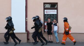 «Пришлось удалить глаз», «бросали головой вниз», «на спине табличка в крестики-нолики». Медики из Гродно — о травмах пострадавших от ОМОНа