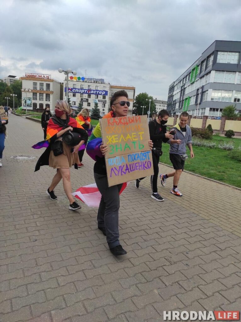 Диктатура страшнее гомофобии. В Минске ЛГБТ-колонна вышла на протест с плакатами и радужными флагами