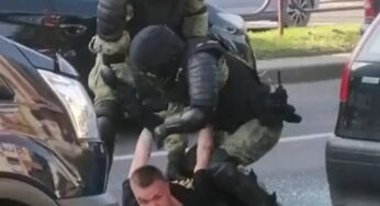 «Показал рукой „викторию“». Что известно про водителя, задержанного возле магазина «Мока» в Гродно