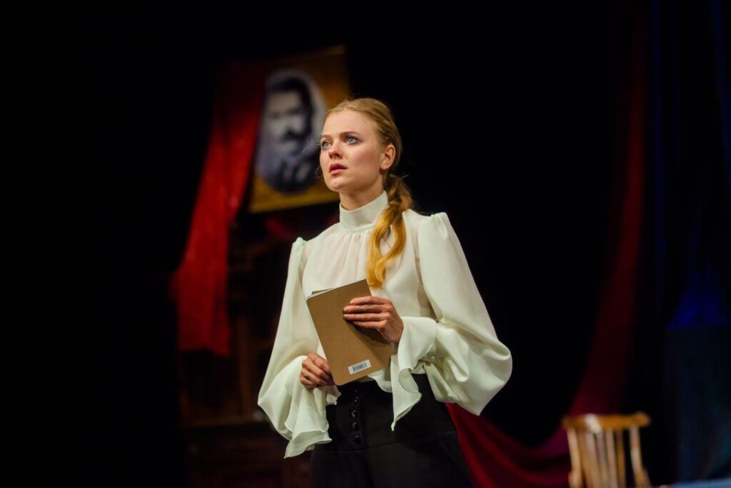 «В театре очень тяжелая атмосфера». В Гродно актриса отказалась играть комедии, пока на улице бьют людей «В театре очень тяжелая атмосфера». В Гродно актриса отказалась играть комедии, пока на улице бьют людей