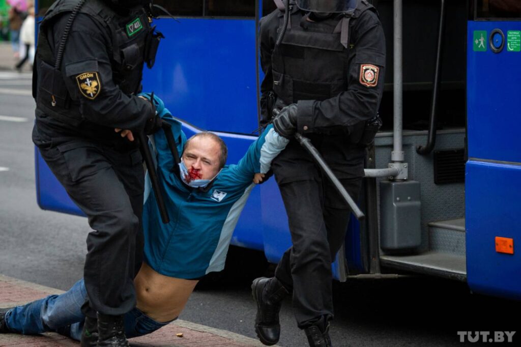 В Гродно завели еще одно уголовное дело за насилие в отношении ОМОНа В Гродно завели еще одно уголовное дело за насилие в отношении ОМОНа