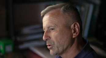 Алеся Кравцевича оставили в изоляторе. Как его поддержали ученые и люди культуры