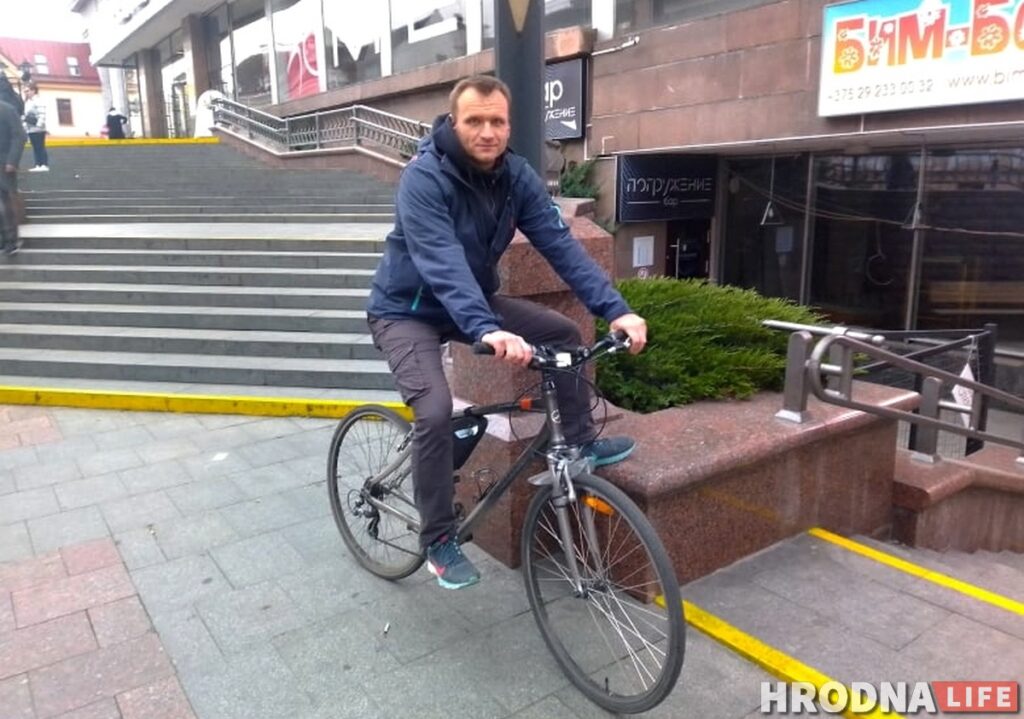 «Я просто был в центре». За что в центре Гродно задержали велосипедиста