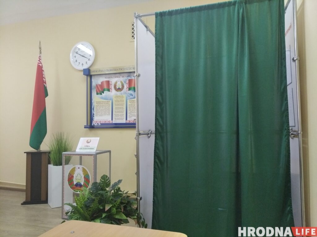 За оскорбление члена избирательной комиссии мужчину осудили на полтора года "химии" За оскорбление члена избирательной комиссии мужчину осудили на полтора года "химии"