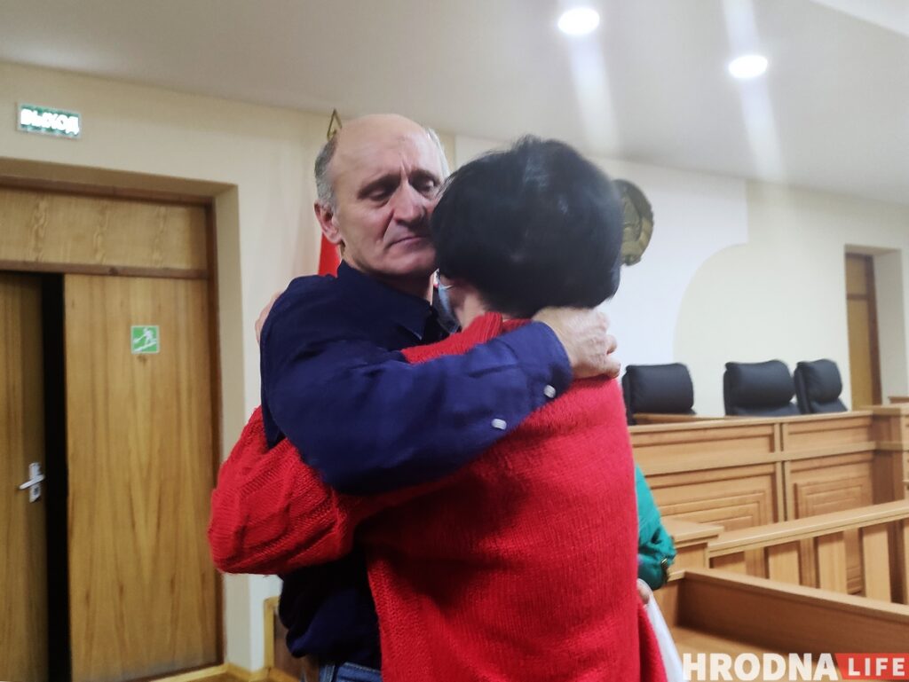 За пинок в бедро силовику пенсионеру в Гродно присудили два с половиной года без направления в  исправительные учреждения За пинок в бедро силовику пенсионеру в Гродно присудили два с половиной года без направления в  исправительные учреждения