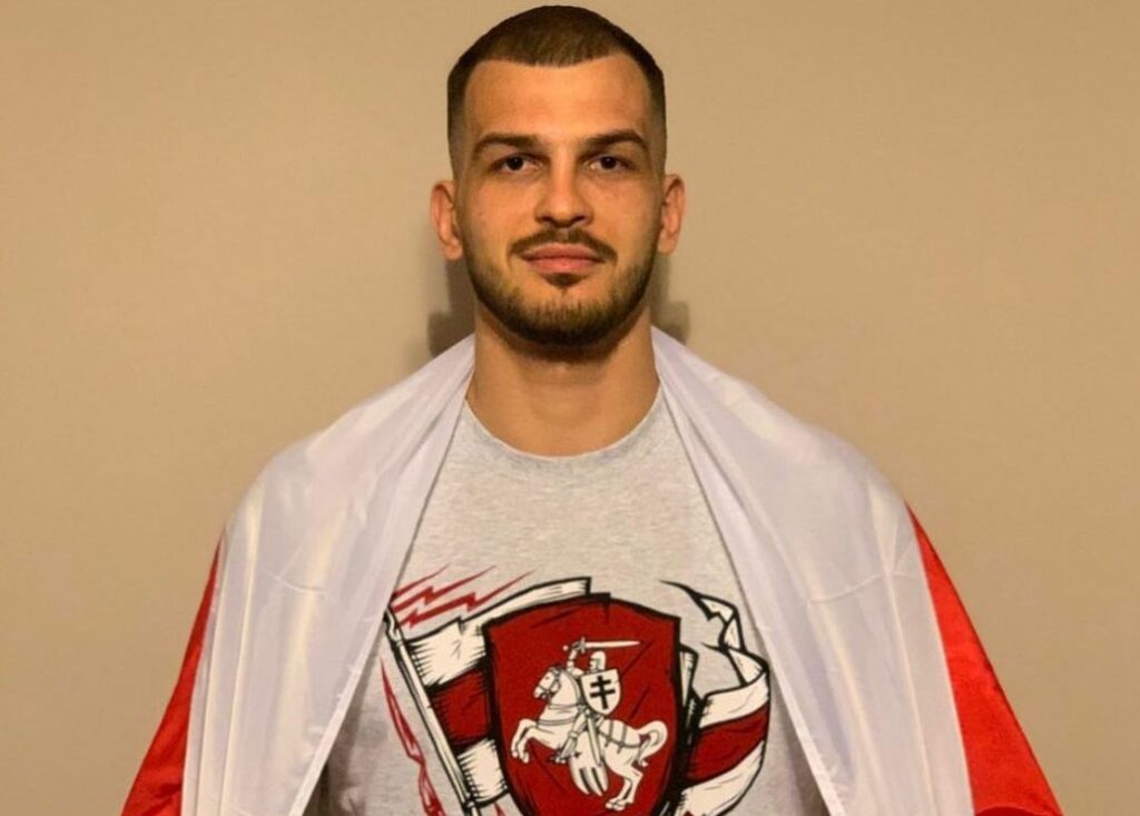 Снимок с национальной символикой Артем Королек выложил 20 сентября на своей странице в Instagram