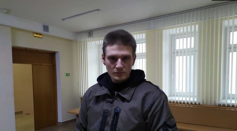 Усадили со спущенными штанами, угрожали вывезти в лес. Как задерживали гродненца, распылившего газ в ОМОНовца