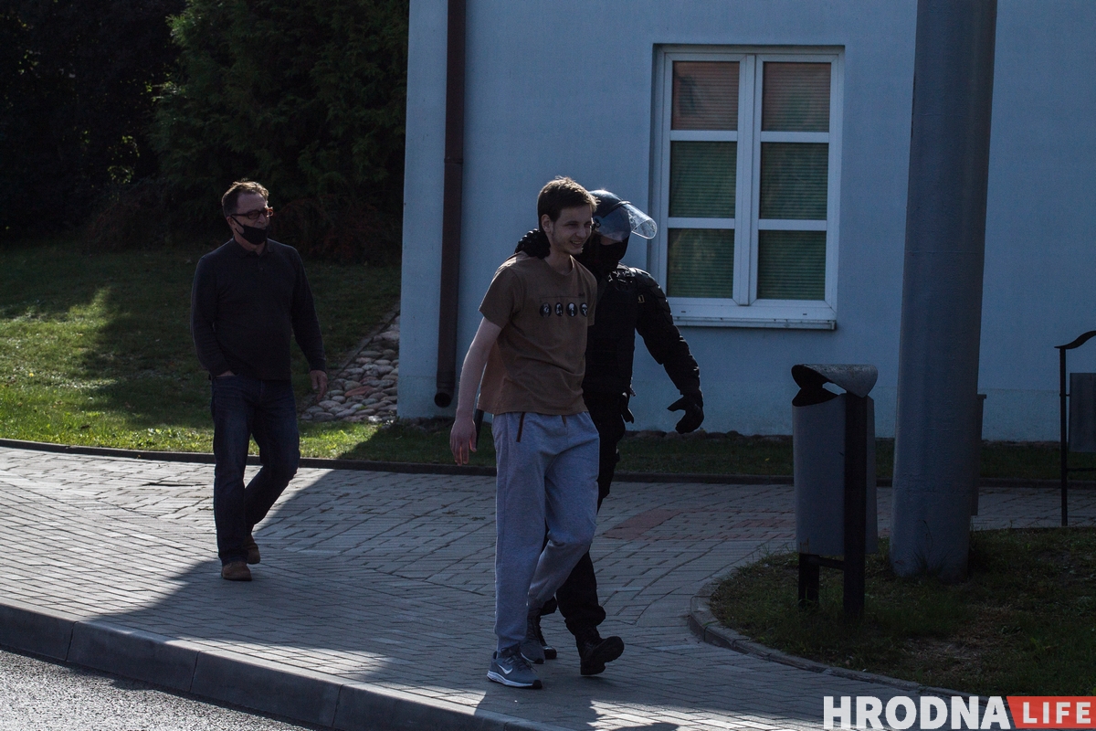 преследование фильм 2019 эд. преследование фильм 2019 нидерланды. преследование фильм нолана. преследование 9. преследование 9.