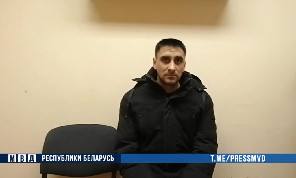 Гродненец сорвал с ночного клуба государственный флаг. Завели уголовное дело Гродненец сорвал с ночного клуба государственный флаг. Завели уголовное дело