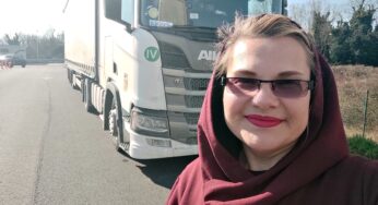 «Сегодня я могу быть в горах, а завтра — у моря». Гродненка ушла с гостелевидения и стала дальнобойщицей