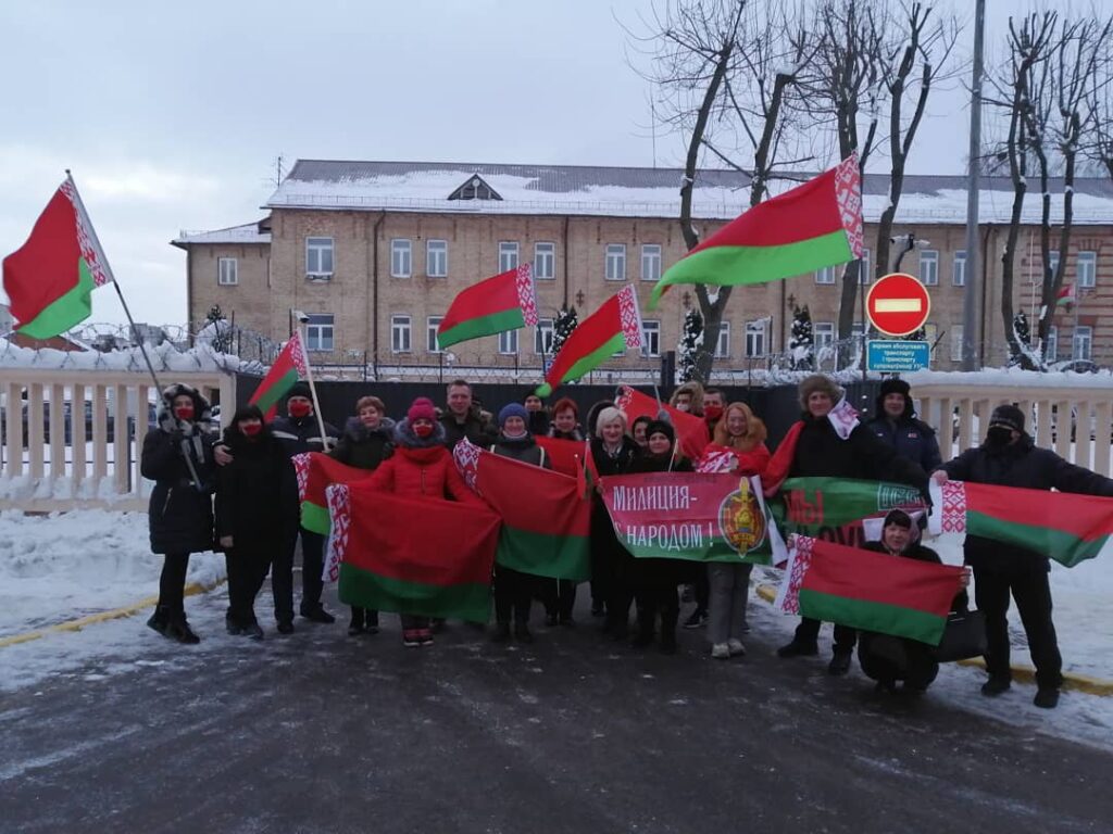 «Закон един для всех». Можно ли проводить пикеты в Гродно каждое воскресенье? Пикет на улице Красноармейской. Фото из архива Светланы Варяницы / пикеты, митинги, массовые мероприятия