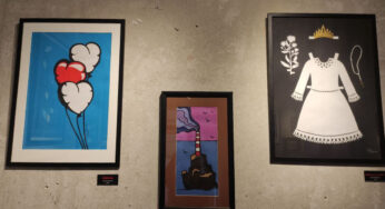 “Так нужно”. На выставке в Гродно сняли несколько картин из-за красно-белой расцветки