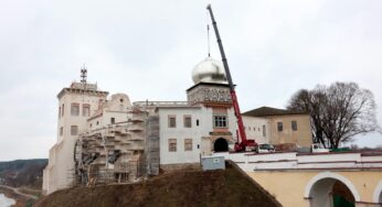 «Не магу назіраць моўчкі». Гродзенскі гісторык звярнуўся з адкрытым лістом да Караніка, каб спыніць перабудову Старога замка