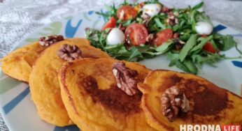 Готовь быстро, ешь медленно. Панкейки из тыквы и ягодный смузи для воскресного завтрака