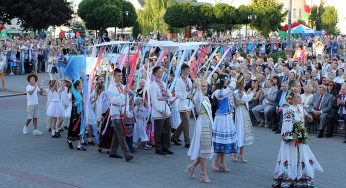 Цветки наций, девушки с легендами и 170 точек общепита. Появились новые подробности о фестивале национальных культур в Гродно