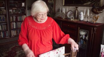 Шкаф из спичечного коробка, а рояль из Китая. Гродненка делает кукольные домики, которые не отличить от настоящих