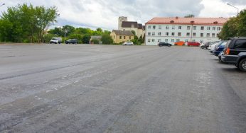 ГАИ: В центре Гродно появится еще одна платная парковка, в во дворах — шлагбаумы