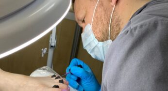 На реснички к инженеру. Как мужчины в Гродно работают в сфере красоты