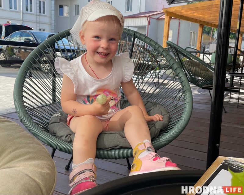 Легкая одежда,чистая вода и полезная еда. Как помочь ребенку перенести жару Легкая одежда,чистая вода и полезная еда. Как помочь ребенку перенести жару