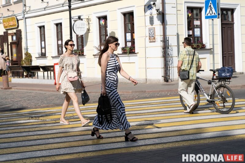 Защитный крем, легкая одежда и много воды. Как гродненцы спасаются от жары, когда температура бьёт рекорды Защитный крем, легкая одежда и много воды. Как гродненцы спасаются от жары, когда температура бьёт рекорды