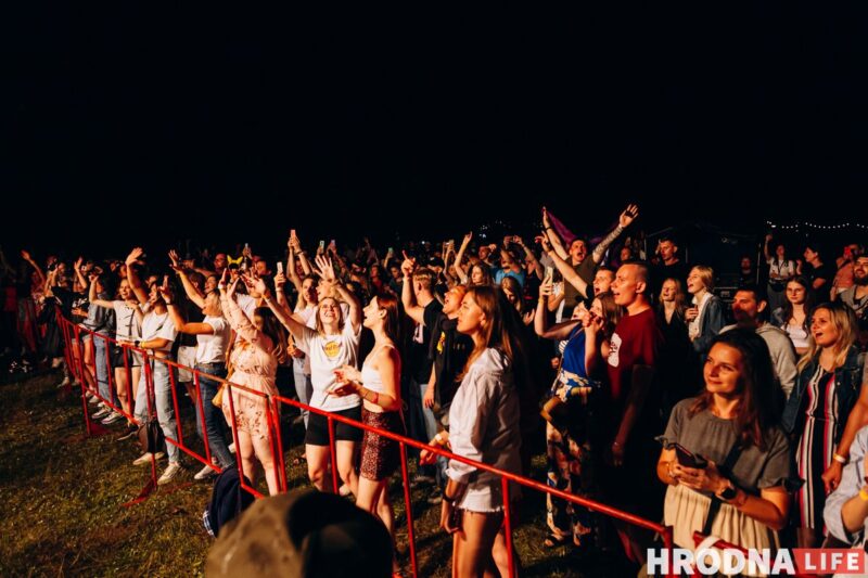 «Движ живет в каждом из нас». Под Сморгонью прошел первый музыкальный фестиваль ДВИЖ, хедлайнеры мероприятия - Nuteki и ARSTON