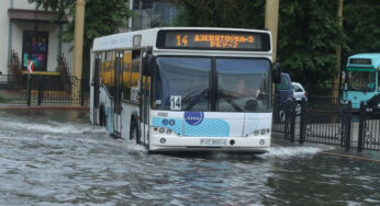 Затопило город и размыло дорогу. Сильный ливень прошёл в Гродно