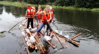 «Развивашки отдыхают». Увели детей в лес, забрали мобильники и дали волю. Как гродненские инструкторы воспитывают покорителей вершин